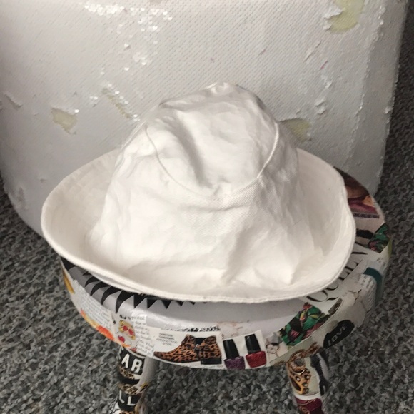 Bucket hat - Picture 3 of 4